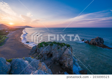 [愛知縣田原市]日出關門海灘風光/日出 103899323