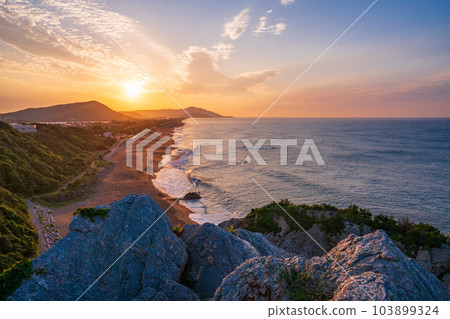 [愛知縣田原市]日出關門海灘風光/日出 103899324