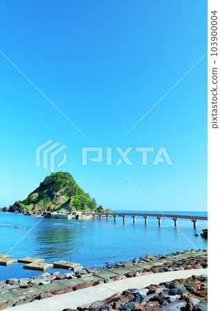 Yamagata Prefecture Hakusan Island with Blue Sky and Blue Sea 103900004