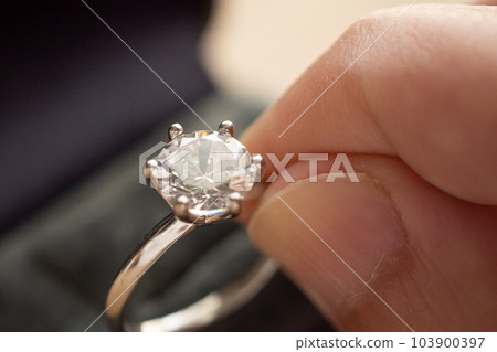 hand hold beautiful jewelry diamond ring hand hold beautiful jewelry diamond ring 103900397