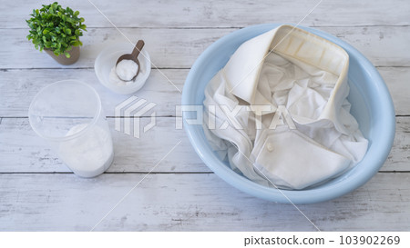 Shirt collar dirt｜Bleach (powder) soaking image 103902269