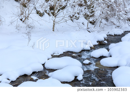 Image of river covered with snow in the middle of winter 103902383
