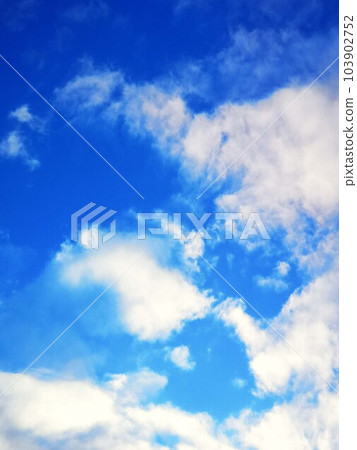 Blue sky and white clouds in December 103902752