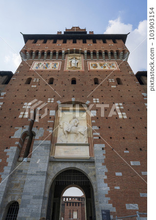 Details to the Sforzesco castle and its amazing medieval walls Details to the Sforzesco castle and its amazing medieval walls 103903154