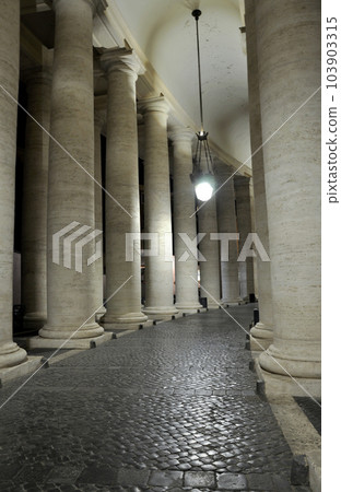 Colonnades of Bernini in the San Pietro square Colonnades of Bernini in the San Pietro square 103903315