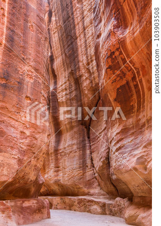 The Siq canyon, Petra, Jordan 103903508