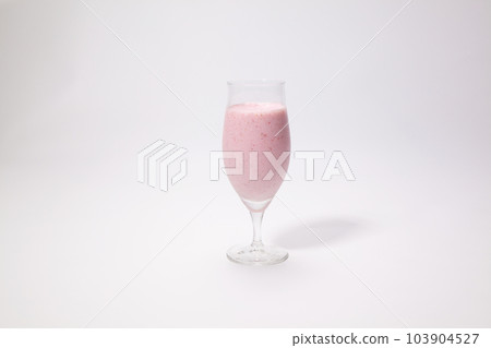 美味的草莓牛奶草莓冰沙 103904527