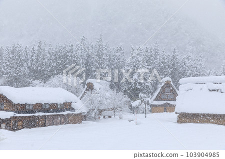 富山_五箇山合掌村雪景 103904985