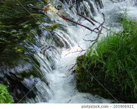 小瀑布 103906921