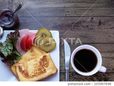 法式吐司盤和果醬鳥瞰圖 103907696