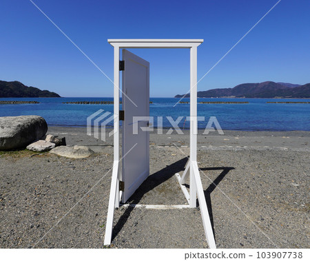 白色的門向大海敞開 103907738