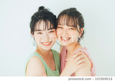 Female Beauty 2 people 103909018