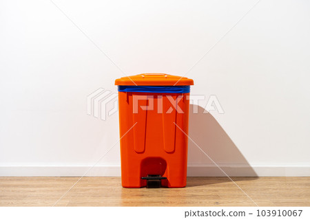 Plastic waste bin with a lid in the room 103910067