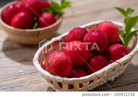 Japanese plum (plum) 103911538