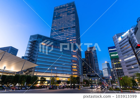 “東京”東京站八重洲口/城市夜景 103913399