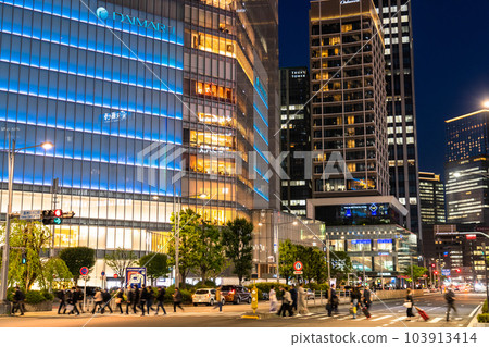 “東京”東京站八重洲口/城市夜景 103913414