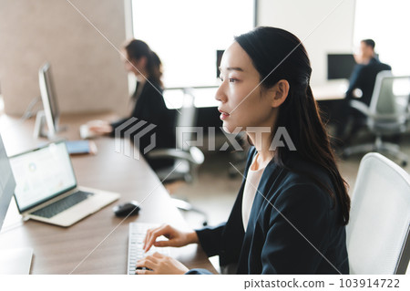 企業形象書桌工作 103914722