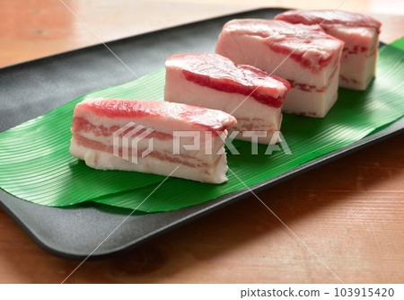 Pork belly block 103915420