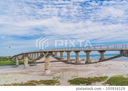 (靜岡縣)Kikukawa河口的Shikibu橋 (靜岡縣)Kikukawa河口的Shikibu橋 103916129