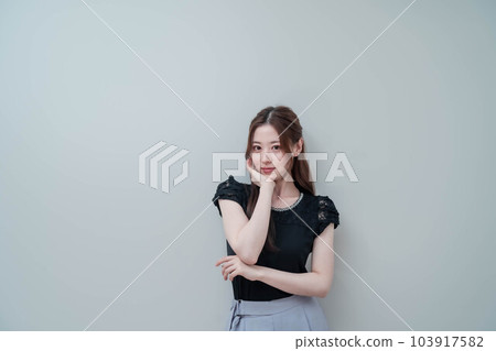 A young woman with arms 103917582