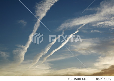 黑暗的天空 103918229
