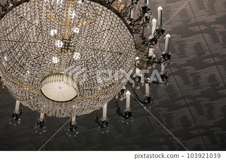 Luxury large vintage chandelier with crystal glass decoration 103921039