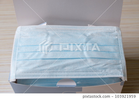 The disposable facial mark in the package box. 103921959