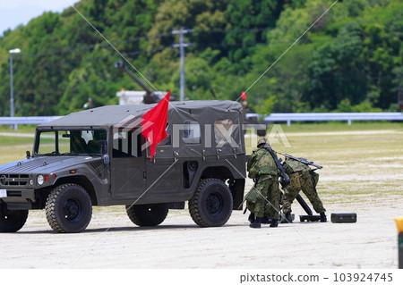 準備進攻的自衛隊 準備進攻的自衛隊 103924745