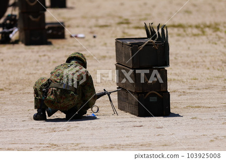 Self-Defense Forces maintaining guns Self-Defense Forces maintaining guns 103925008