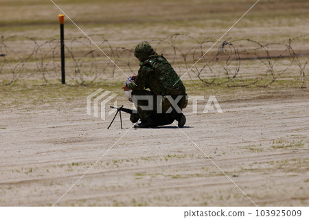 自衛隊維護槍支 103925009