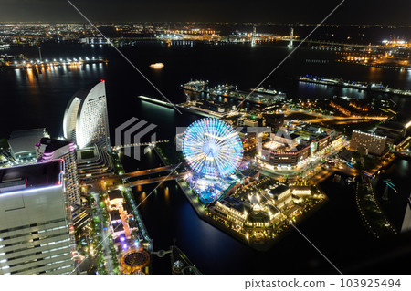從 Landmark Tower 眺望 Minato Mirai 夜景 從 Landmark Tower 眺望 Minato Mirai 夜景 103925494