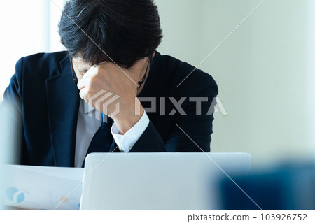 擔心的商人 103926752