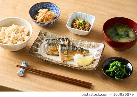 健康的日本飲食 103926879