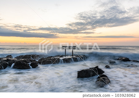 Oarai Town, Ibaraki Prefecture Sunrise is about to rise Oarai Isozaki Shrine Kamiiso Torii Oarai Town, Ibaraki Prefecture Sunrise is about to rise Oarai Isozaki Shrine Kamiiso Torii 103928062