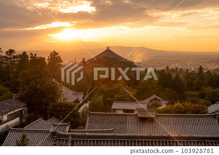 奈良二月堂的日落 奈良二月堂的日落 103928781