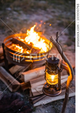 篝火 篝火台 野營 獨奏 營地 火焰 夕陽燈 燈籠 油壺 103930768