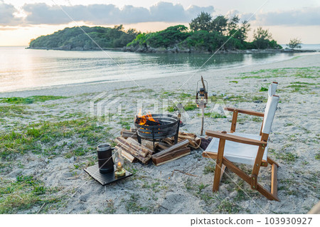 bonfire bonfire camp kettle camp camp campfire hot firewood seaside beach la 103930927