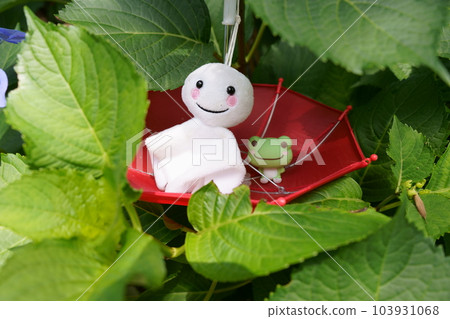 繡球花節上的 Teru Teru Bozu 和青蛙 繡球花節上的 Teru Teru Bozu 和青蛙 103931068