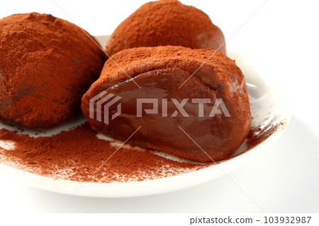 Handmade raw chocolate daifuku Handmade raw chocolate daifuku 103932987