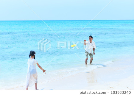 sea person child 103933240