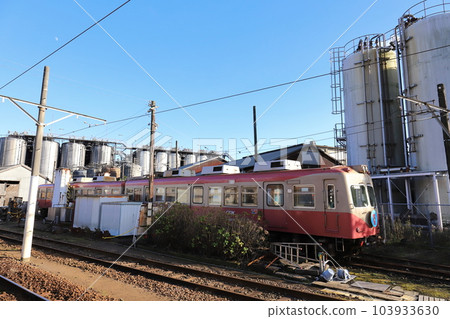 千葉、銚子、銚子電鐵、中之町車庫和停靠的電車 103933630
