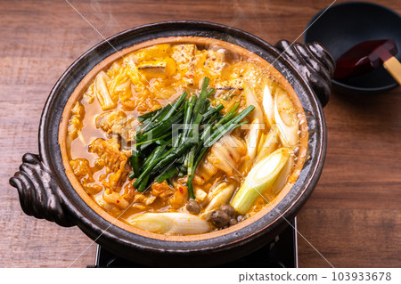 kimchi hot pot  103933678