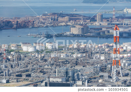 岡山縣倉敷市擁有眾多化工廠和工廠的水島工業園區 103934501