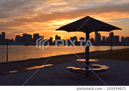 東京灣的日落景色 東京灣的日落景色 103934625