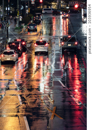 大城市雨夜夜間交通圖片 103936954