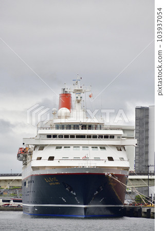 Photographing the scenery of the cruise ship Nippon Maru calling at Hakodate Port in Hakodate City, Hokkaido in early summer Photographing the scenery of the cruise ship Nippon Maru calling at Hakodate Port in Hakodate City, Hokkaido in early summer 103937054