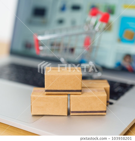 Boxes on laptop computer. online shopping, Marketplace platform website, technology, ecommerce, shipping delivery, logistics and online payment concepts Boxes on laptop computer. online shopping, Marketplace platform website, technology, ecommerce, shipping delivery, logistics and online payment concepts 103938201