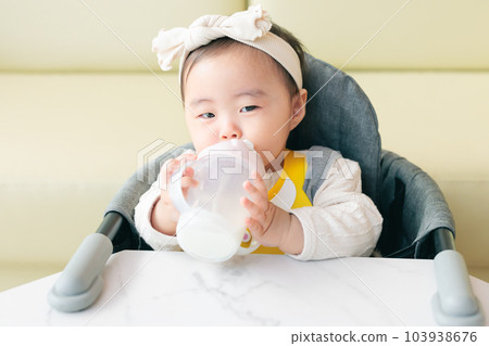 寶寶喝奶很好吃 103938676