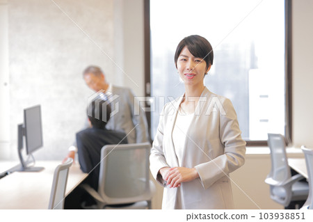 Career woman standing in the office_1 Career woman standing in the office_1 103938851
