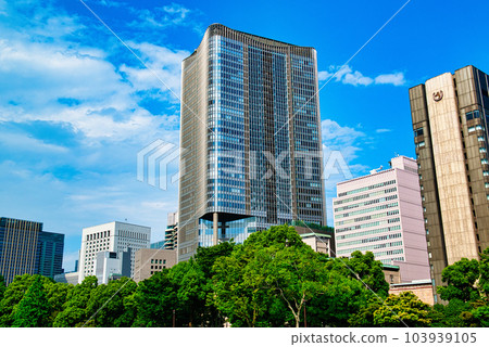 從日比谷公園眺望東京中城日比谷 從日比谷公園眺望東京中城日比谷 103939105
